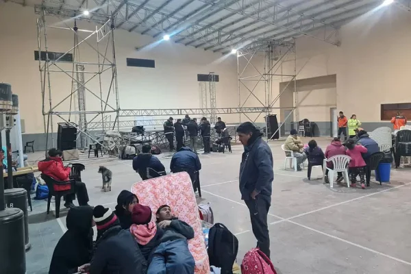 El zonda dejó viviendas y vehiculos con serios daños en Catamarca