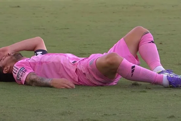 Preocupación en el Inter Miami: Lionel Messi se lesionó en el duelo ante Necaxa y pidió el cambio a los siete minutos