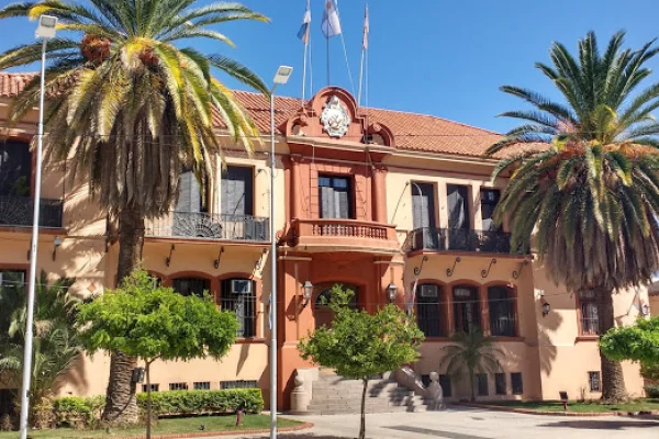 La Rioja aplicó un fuerte recorte de gastos para financiar el aumento salarial