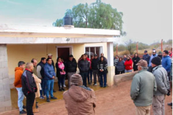 Entregan indumentaria para trabajadores de El Portezuelo