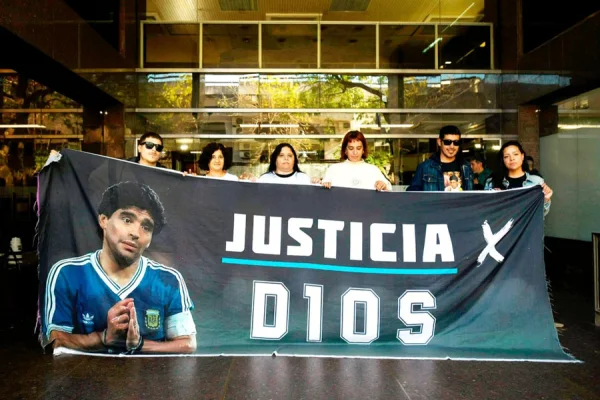Otro giro en la causa Maradona: la defensa de Luque pide recusar a dos de los tres jueces del nuevo juicio