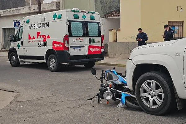 Motociclistas heridos tras un siniestro vial en el centro de la capital