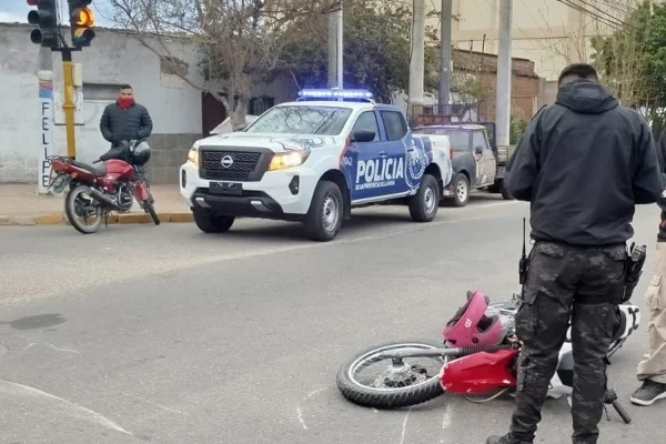 Fuerte siniestro vial dejó a una mujer con heridas de consideración