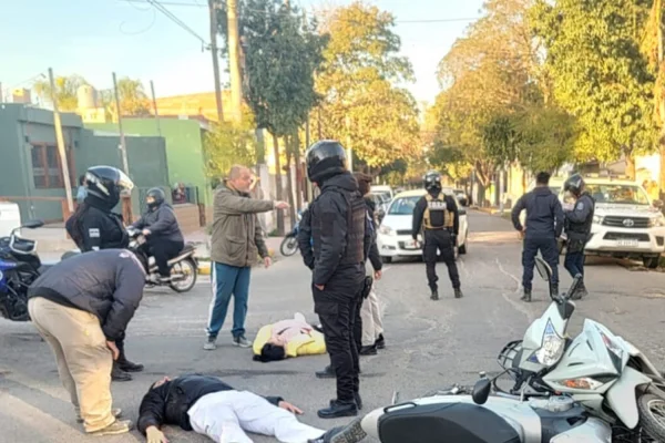 Fuerte siniestro vial dejó heridos en la capital
