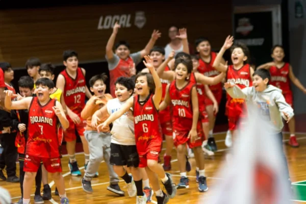Riojano se lució y sigue con vida en los pibes U11
