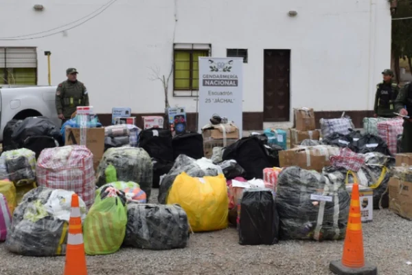 Cayó en Ruta 40 un tour de compras con 41 personas y mercadería ilegal valuada en más de $37.000.000