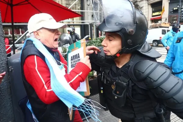 Marcha de jubilados: enfrentamientos y cinco detenidos en el Congreso