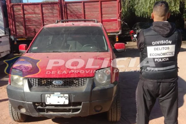 Investigaciones trasladó desde Chepes una camioneta con pedido de captura
