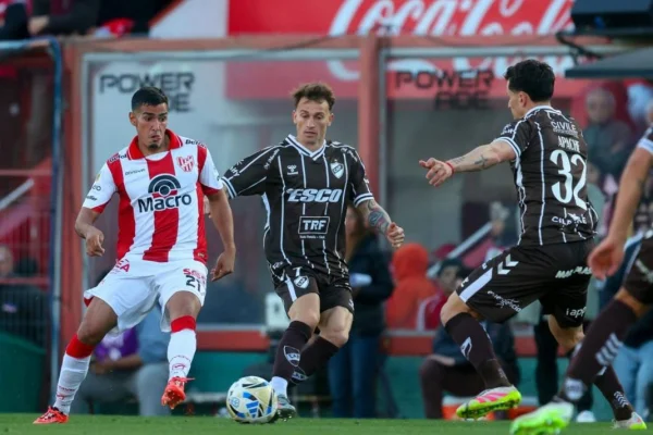 Punto con sabor a Gloria: Platense rescató un empate agónico en Córdoba