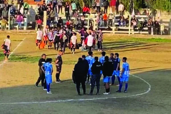 La violencia empañó el inicio del Torneo Oficial