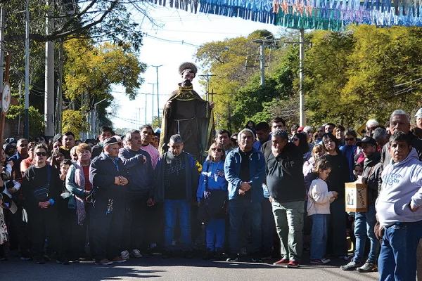 Feligreses peregrinaron junto a San Francisco