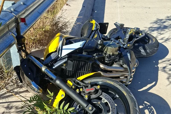 Un hombre cayó de su moto en ruta 75 y sufrió heridas