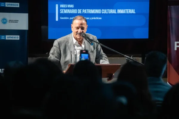 Quintela encabezó la apertura del seminario “Voces Vivas”