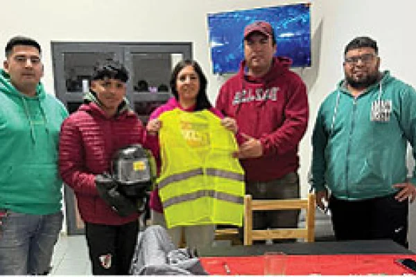 Entregan elementos de protección a deliverys