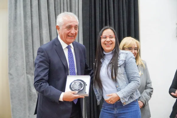 El ministro Juan Carlos Vergara fue distinguido en la UNLaR