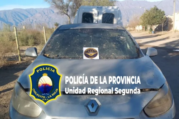 La policia secuestró un auto abandonado en Chilecito