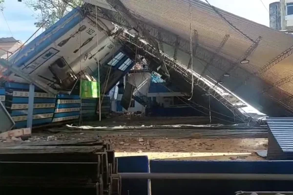 Se derrumbó el techo del estadio de Regatas Corrientes: no hubo heridos y el gobernador prometió reconstruirlo