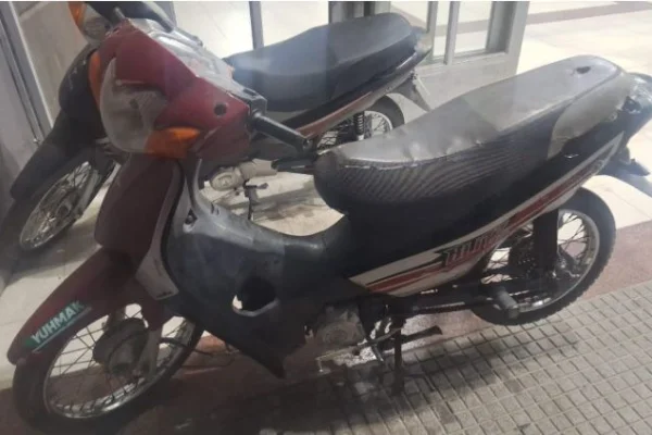 Recuperan motocicleta robada en la Terminal de Ómnibus