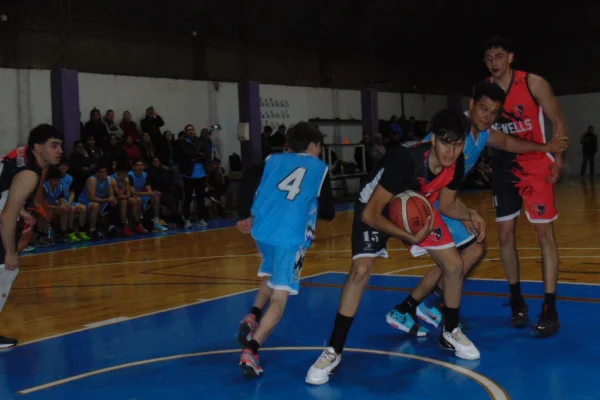 El Celeste se quedó con el clásico en el arranque del Torneo