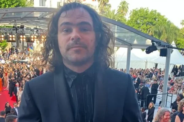 Los requisitos para salir con Peter Lanzani