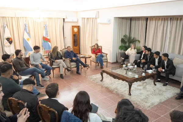 Quintela Instó a jóvenes universitarios a involucrarse en la vida política