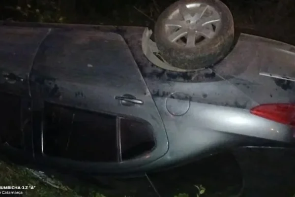 Un hombre con lesiones graves tras un vuelco en Catamarca