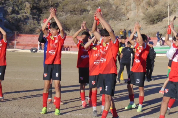 Independiente goleó y se metió en la pelea de la zona
