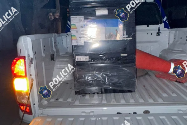 Una mujer compró una cocina robada y la policia se la secuestró