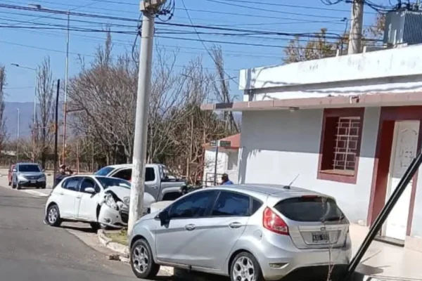 Varios heridos dejó un fuerte choque de autos en Anillaco
