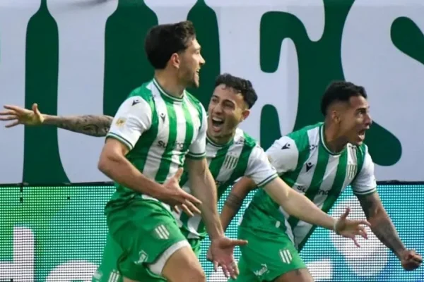 Banfield consiguió un triunfo clave ante Estdiantes en su pelea por no descender
