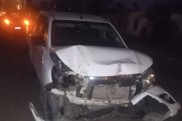 Conductora en presunto estado de ebriedad chocó y abandonó su vehículo