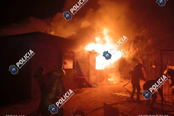 Voraz incendio en una vivienda de Olta dejó daños materiales totales: no hubo heridos