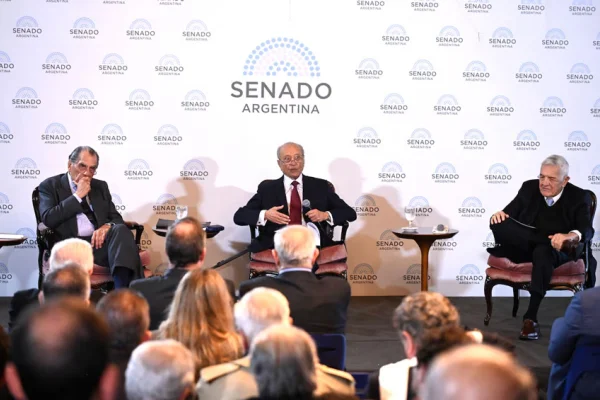 Eduardo Menem presentó su libro ‘Carlos, Mi Hermano, el Presidente’