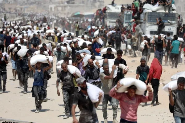 Egipto envía el 18º convoy de ayuda a Gaza en medio de negociaciones para un acuerdo de rehenes