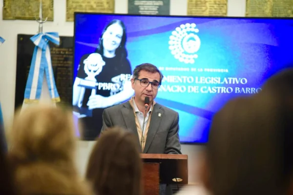 Galván: “Defender la educación pública será el eje central de nuestra propuesta”
