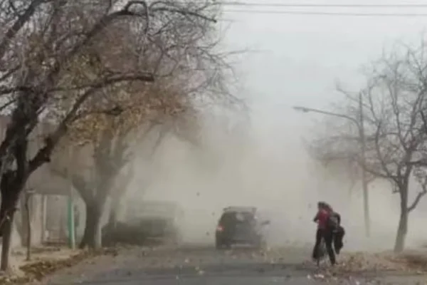 Alerta amarilla en 7 provincias por el viento Zonda: qué implica el fenómeno que llegará con ráfagas de más de 100 km/h