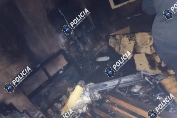 Rescataron a dos mujeres y un perro de incendio de vivienda