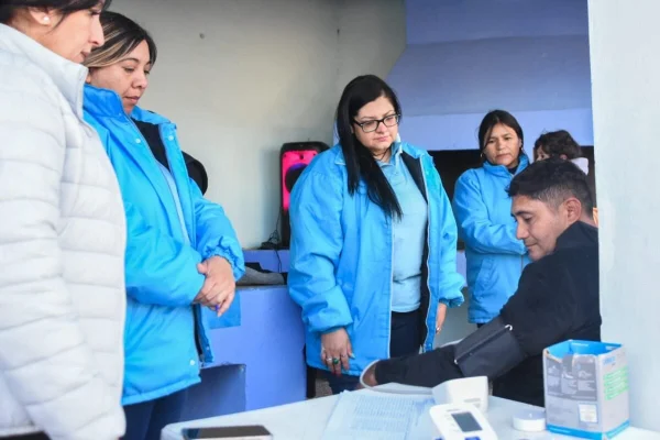 Salud y alimentos accesibles: gran convocatoria en el operativo sanitario y Mercado Popular Móvil en Chamical