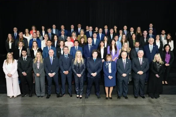 Javier Milei se retrató junto a sus candidatos nacionales con Karina Milei y Martín Menem en primera línea