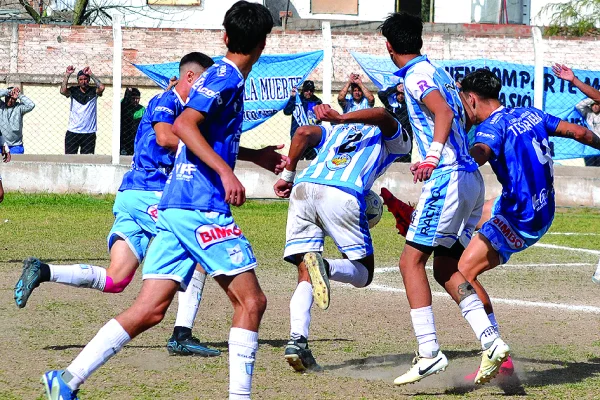 Racing reaccionó y empató el clásico ante Tesorieri en la ida