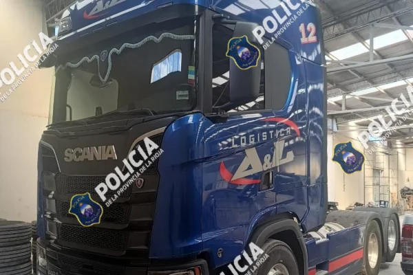 Secuestran un imponente camión con pedido de captura de la justicia riojana