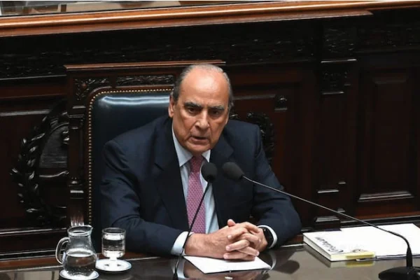 Francos vinculó la denuncia con una maniobra política