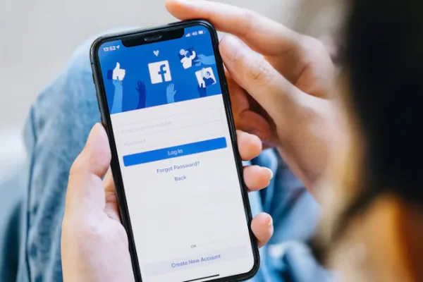 Escándalo en Italia por un grupo de Facebook en el que hombres compartían fotos íntimas de sus esposas