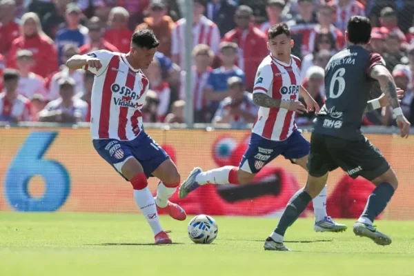 Con un jugador de más, Unión no pudo superar a Huracán
