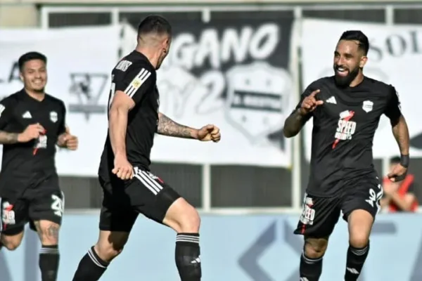 Riestra goleó, hundió a Sarmiento y se trepó al tercer puesto de la Zona B del Torneo Clausura