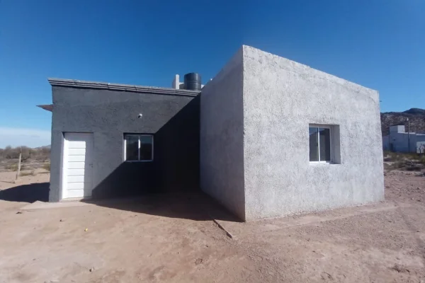 El Gobierno finalizará la construcción de 19 casas para la comunidad del interior