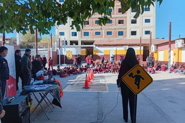 La policia brindó una charla de Concientización y Educación Vial