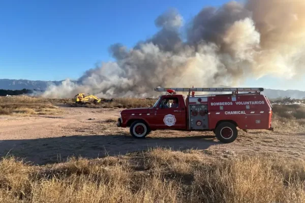 Chamical: controlaron voraz incendio en el predio del basurero municipal