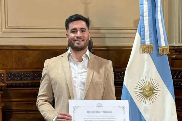 El campeón Matías Montenegro recibió un diploma de honor en el Senado