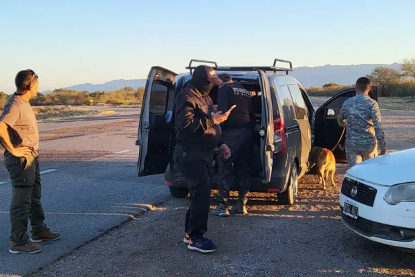 Lucha contra el narcotráfico: realizaron controles vehiculares en Chilecito y Chamical